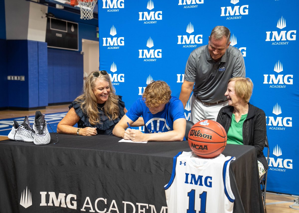 IMG Academy Basketball tweet media