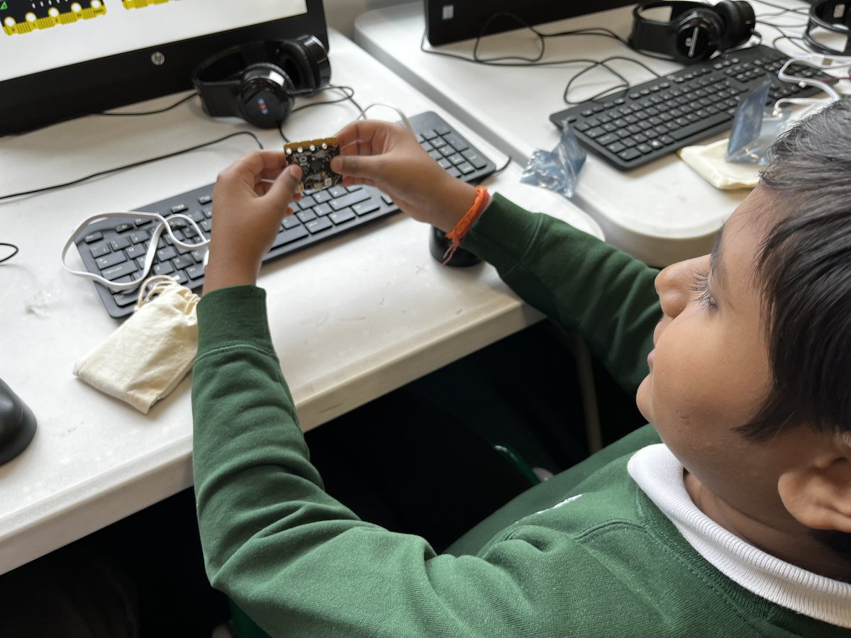EatSleepICTRpt's tweet image. I have a term of #PhysicalComputing planned for Year 6 starting with @microbit_edu. Today, we investigated the input and output features that we could find on them. It was lovely seeing the children’s excited reactions as they discovered what its potentially capable of doing!