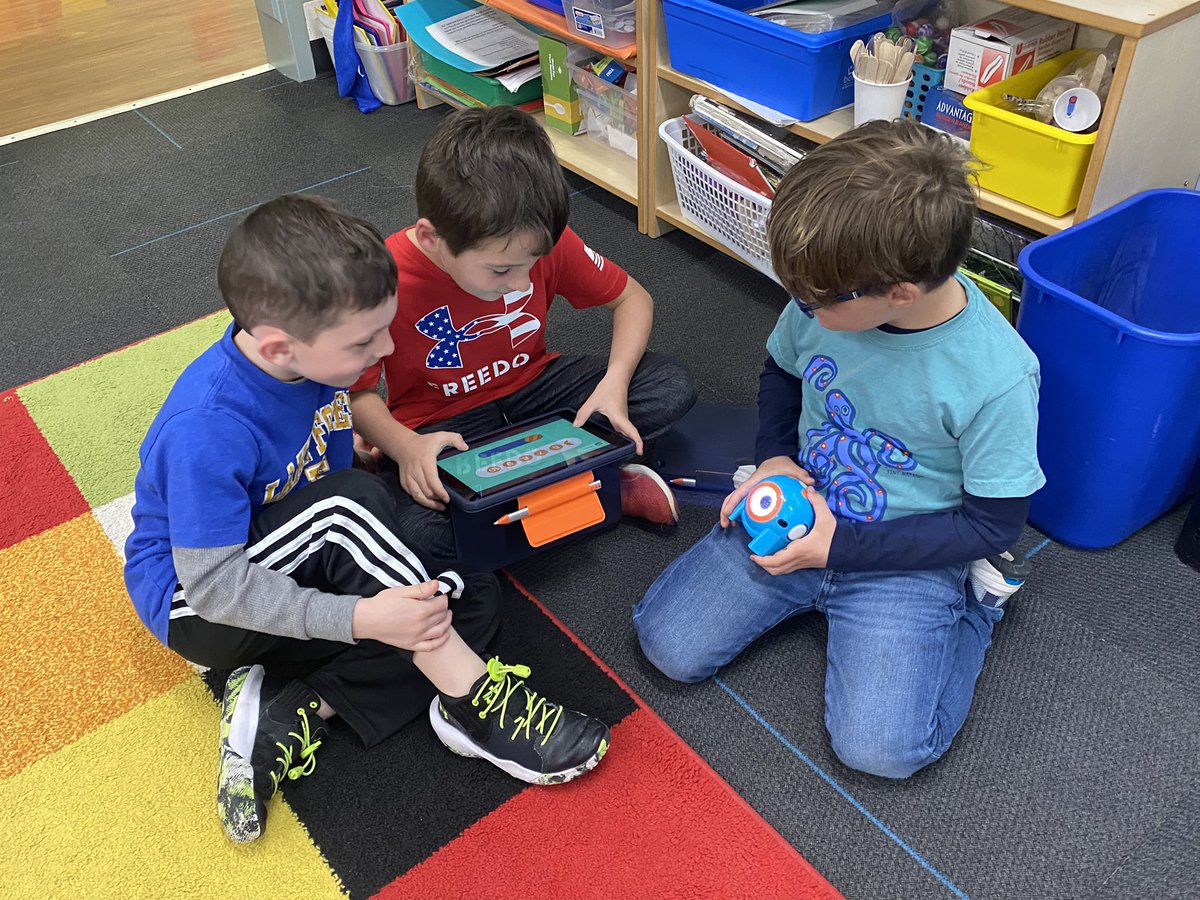 MrsMobileD67's tweet photo. Today @MrsVpeirce class explored our robots dot. #LFmoments https://t.co/2WVFFIhVwr