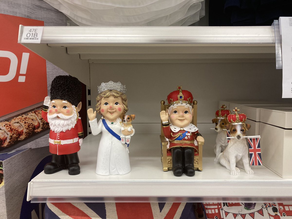 LadyDosRemedios's tweet photo. @misterjgarcia I see your gnomes as raise you with these Coronation ones 👑 😆 https://t.co/iXGPjZFXLl