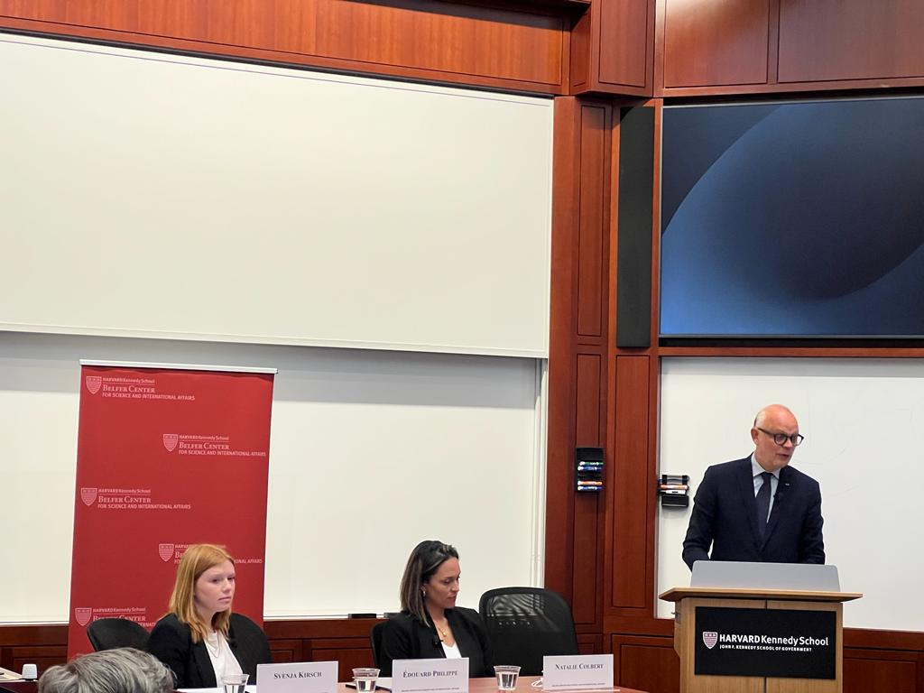 Harvard_Europe's tweet photo. It was an honor to host @EPhilippe_LH, fmr. French PM, for a conversation on France's global role and European security. Thank you @ncolbert08, Exec. Director of the @BelferCenter, and Svenja Kirsch, Fellow with @Harvard_Europe for moderating. @FranceinBoston @franceintheus https://t.co/QpRG3X8FBh