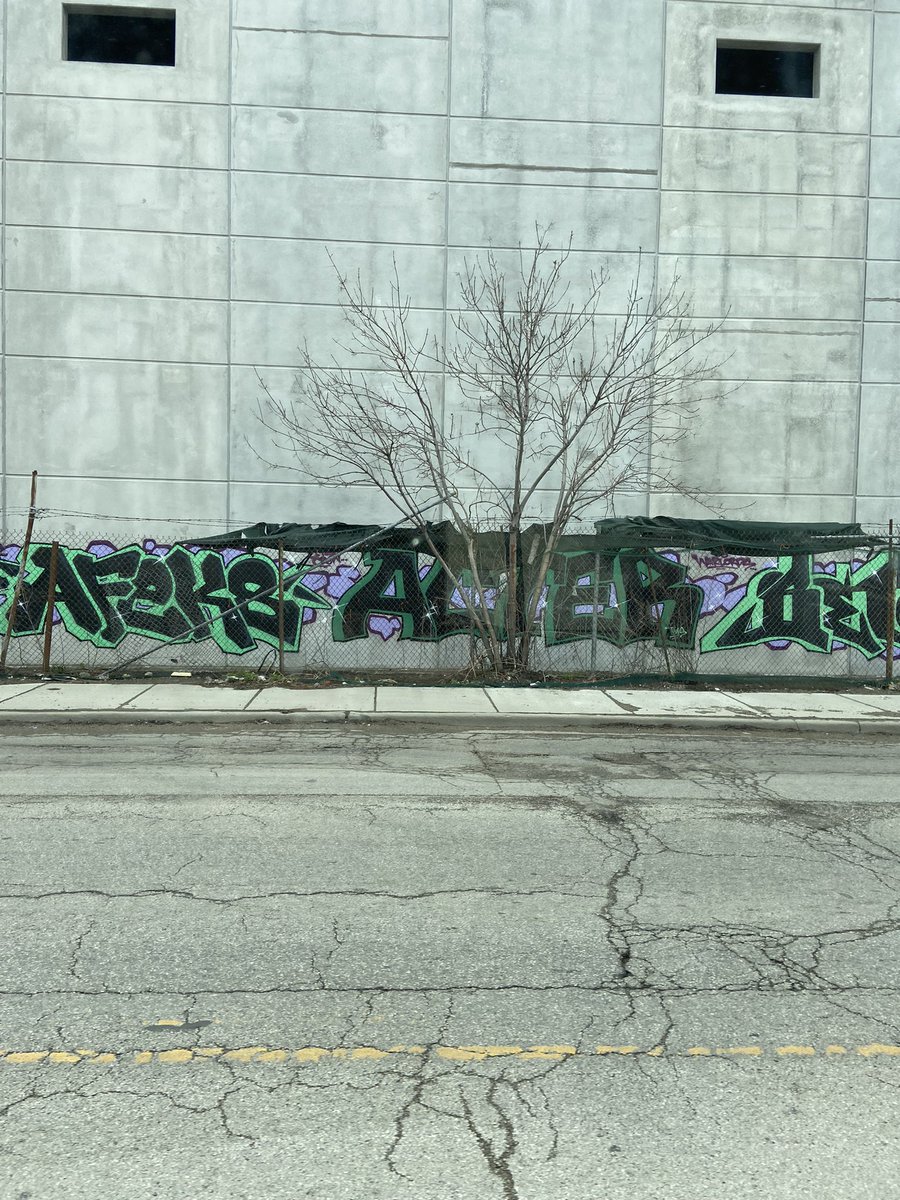 SOUTHSIDE CHICAGO Graffiti!#Fullertonartgallery #Chicago #graffiti #graffitiart #StreetArt @StreetArtDream @graffitichicago @Chicago_History @GraffitiDocFilm @GraffitiRadical @spraycandy_io