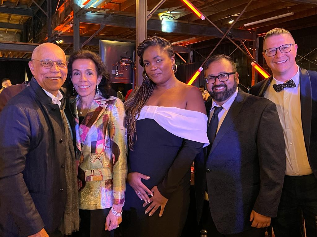 1communityhq's tweet photo. Sneakers, suits, and smiles - the @solaican Sneakers Ball fundraiser was a night to remember with our 1C Board Chairman Channing Johnson and Team 1C! 👞🎉 #MoveAs1 https://t.co/7cZY82Wc2r