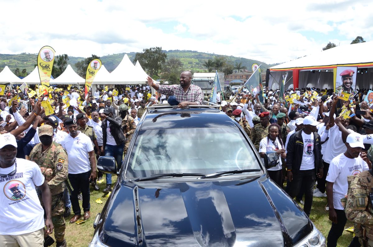 kamukamafredie's tweet image. Gen Muhoozi Kainerugaba @mkainerugaba arrival in Kabale for border opening thanking giving and birthday celebrations, Afande was welcomed by 7millions people. Thank you Kabale. Long Live Gen MK, Long Live East Africa. #RukundoEgumeho #Mkat