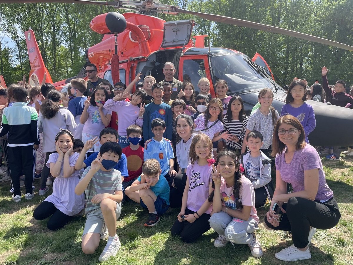 MES_MrsJildeh's tweet photo. Thank you U.S Coast Guards for landing your helicopter 🚁 at our school. Our students where beyond excited for this experience and appreciated learning about all the important things you do for our country #PurpleUpDay https://t.co/S9bYGhnNYR