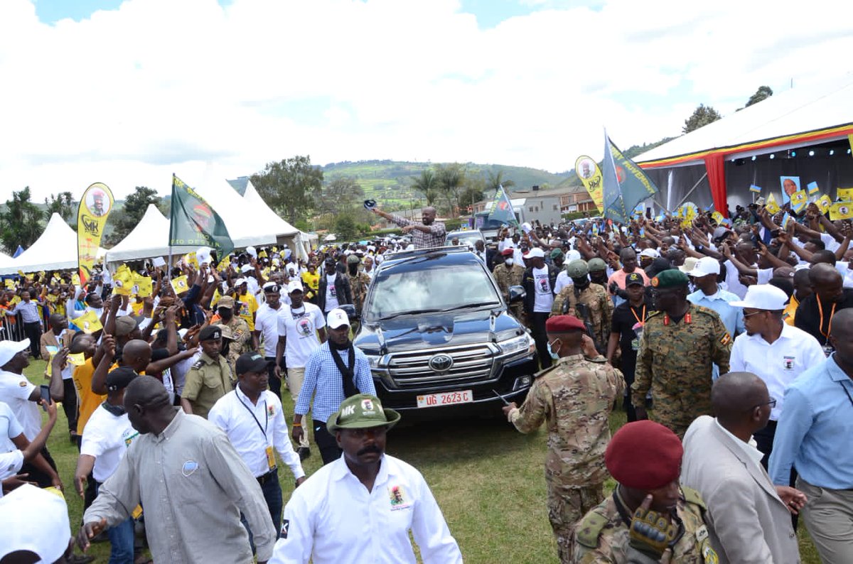 kamukamafredie's tweet image. Gen Muhoozi Kainerugaba @mkainerugaba arrival in Kabale for border opening thanking giving and birthday celebrations, Afande was welcomed by 7millions people. Thank you Kabale. Long Live Gen MK, Long Live East Africa. #RukundoEgumeho #Mkat
