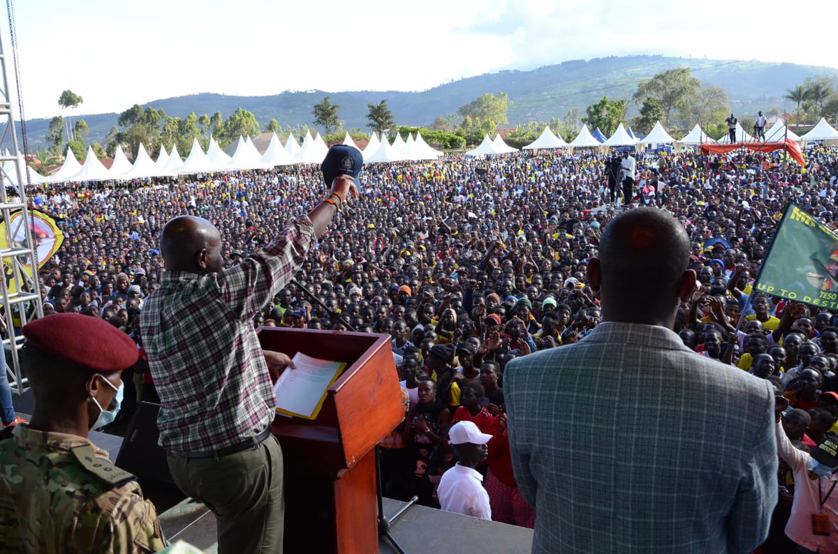 kamukamafredie's tweet image. Gen Muhoozi Kainerugaba @mkainerugaba arrival in Kabale for border opening thanking giving and birthday celebrations, Afande was welcomed by 7millions people. Thank you Kabale. Long Live Gen MK, Long Live East Africa. #RukundoEgumeho #Mkat