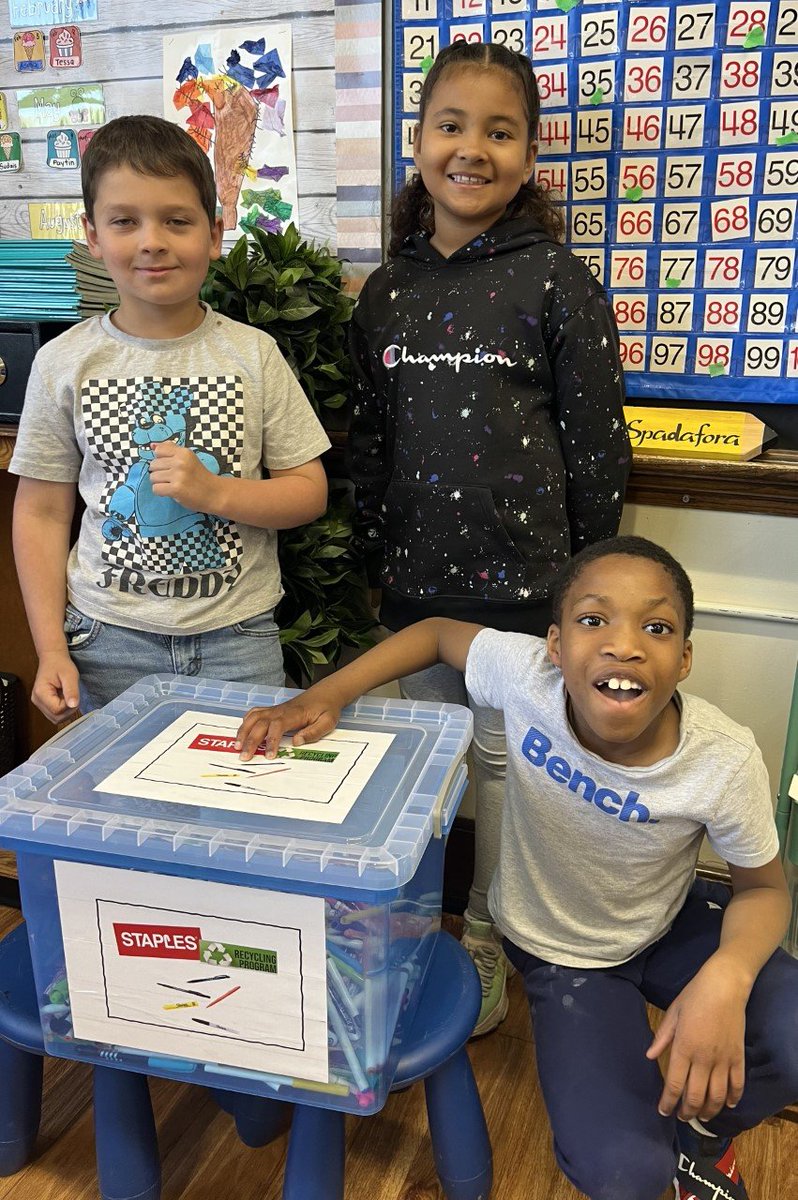 We kicked off Earth Week on Monday by bringing marker &amp; pen recycling to Marlborough. We are collecting dried out markers, pens, and mechanical pencils for the <a href="/StaplesCanada/">Staples Canada</a> recycling program. 🌎 <a href="/gecdsbmariners/">Marlborough P.S.</a>