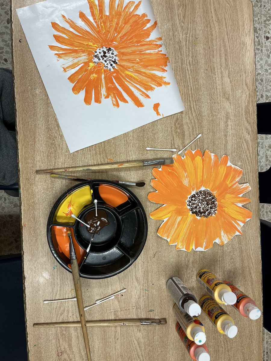 There were some wonderful provocations set up in <a href="/KindieRm111/">Mrs. Giardina and Mrs. Savas</a> this morning! Look at these beautiful flowers! So lucky to have been in the room while some of the students created these masterpieces!