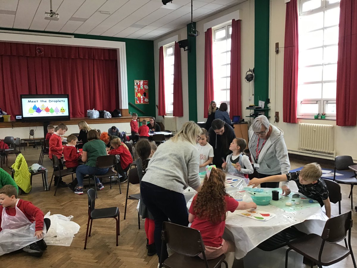 beyoutoblossom's tweet image. Some snaps from today’s #familylearning @YsgolEstyn session. Thank you to all the family members and volunteers who came to learn about the droplets #wellbeingprogramme &amp;amp; enjoy/lead activities for the children. I’ll make a video soon 🌈 #rsecurriculumforwales @McmullanMrs
