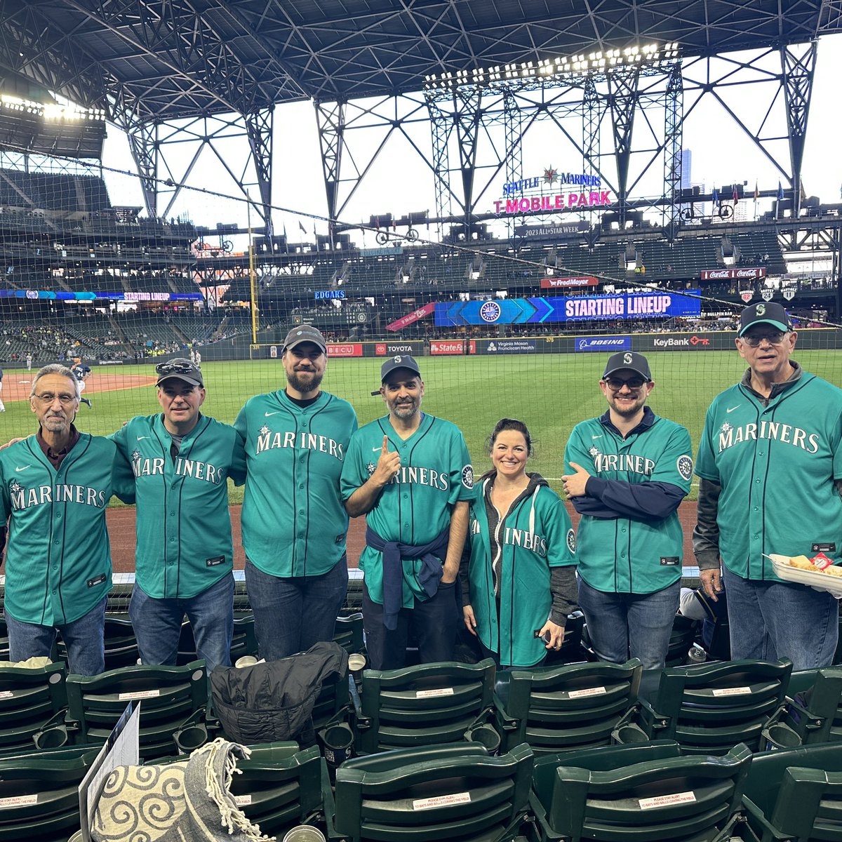 StratusG's tweet photo. Let’s go Mariners! #SeaUsRise #WHEREiROOT https://t.co/EVue8tgZvU