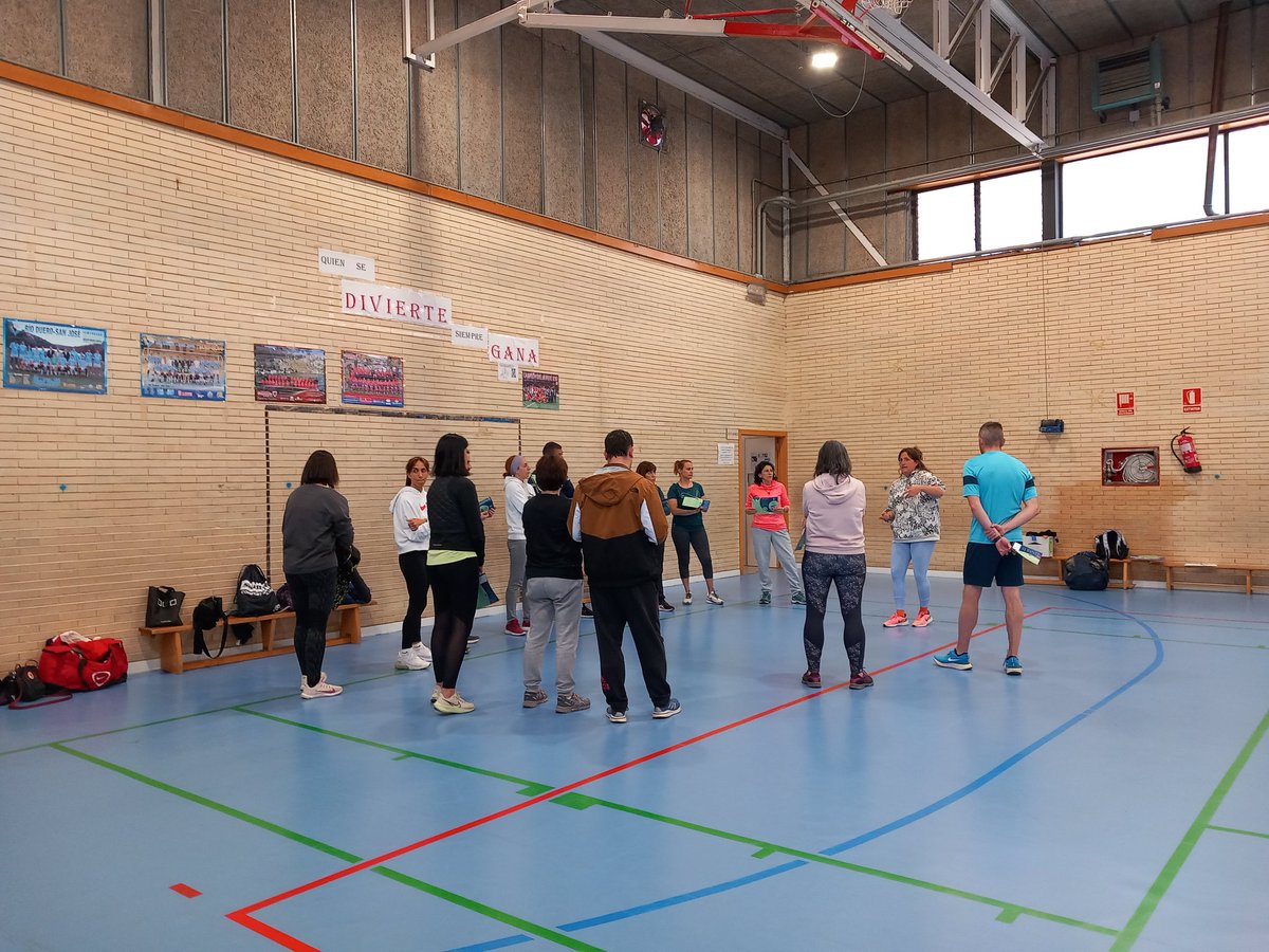 CFIEdeSoria's tweet photo. Tarde de formación del Equipo de profesores de Educacion Física: #RugbyTag con Alba Monge de @RugbySoria 
#formacionCyL
@educacyl https://t.co/3FXNCeFLOD