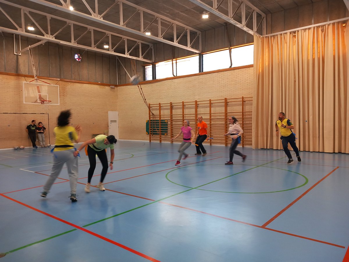 CFIEdeSoria's tweet photo. Tarde de formación del Equipo de profesores de Educacion Física: #RugbyTag con Alba Monge de @RugbySoria 
#formacionCyL
@educacyl https://t.co/3FXNCeFLOD