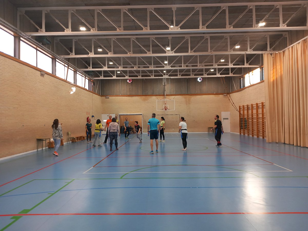 CFIEdeSoria's tweet photo. Tarde de formación del Equipo de profesores de Educacion Física: #RugbyTag con Alba Monge de @RugbySoria 
#formacionCyL
@educacyl https://t.co/3FXNCeFLOD