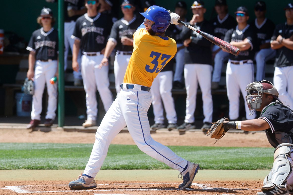 LETUAthletics's tweet photo. The bats were electric last weekend for @LETU_Baseball in a sweep at McMurry!

⚡ 38 runs
⚡ 39 hits (.355 avg.)
⚡ 8 HR
⚡ 15 extra-base hits

(📷 Scott Burkhalter // @d3photography)

#FearTheSting #d3baseball https://t.co/F8XUsVBLWz