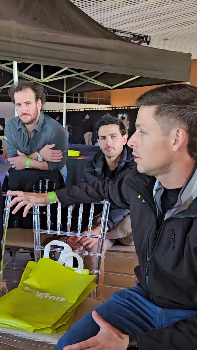eugenia_bai's tweet photo. Desde Agricultura Digital invitamos a usuarios de la plataforma para compartir sus experiencias con los asistentes. Y #Cropwise dijo presente también en la experiencia de realidad Virtual 🙌. Gran jornada! Felicitaciones a los organizadores! @Syngenta_ar https://t.co/byIhIORlmY