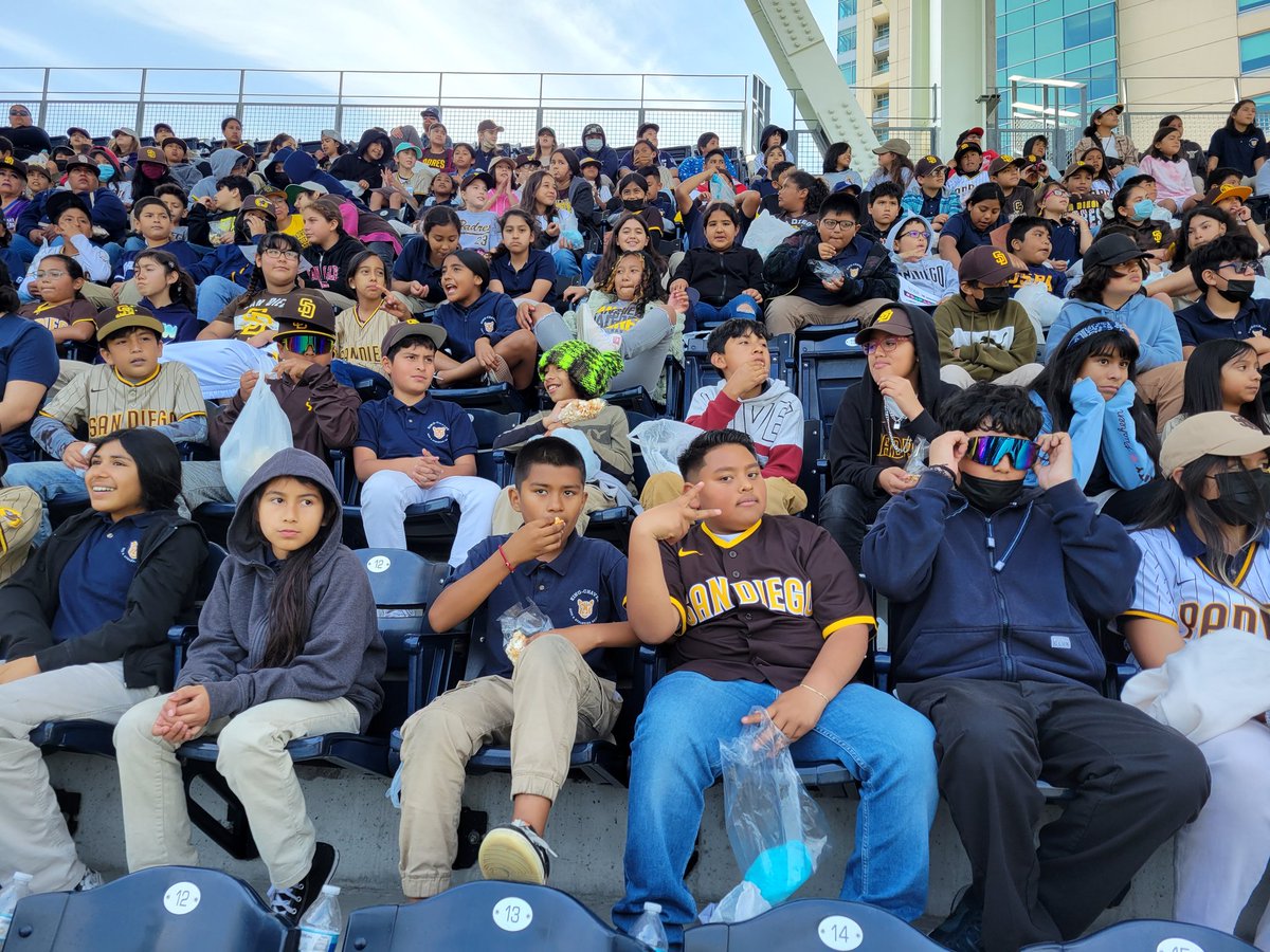 itsaboutkids's tweet photo. #BringTheGold @itsaboutkids It's All About the Kids and King Chavez Arts and Athletics School loves our #Padres https://t.co/xEwjuYjP8R
