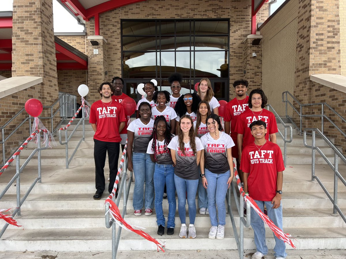 taftsladytrack's tweet photo. Thank you for the awesome sendoff parade!! 

Good luck @Taft_Theatre 

@NISDTaft @taft_club https://t.co/TwACc7TNzP