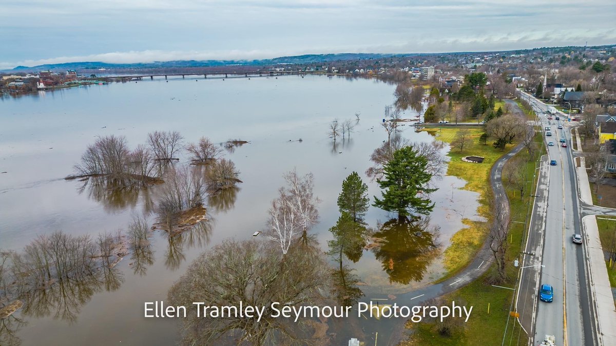 EllenTSPhoto's tweet photo. Today near Fredericton, the Wolostoq River is filling up… https://t.co/8uoxBHz7w9