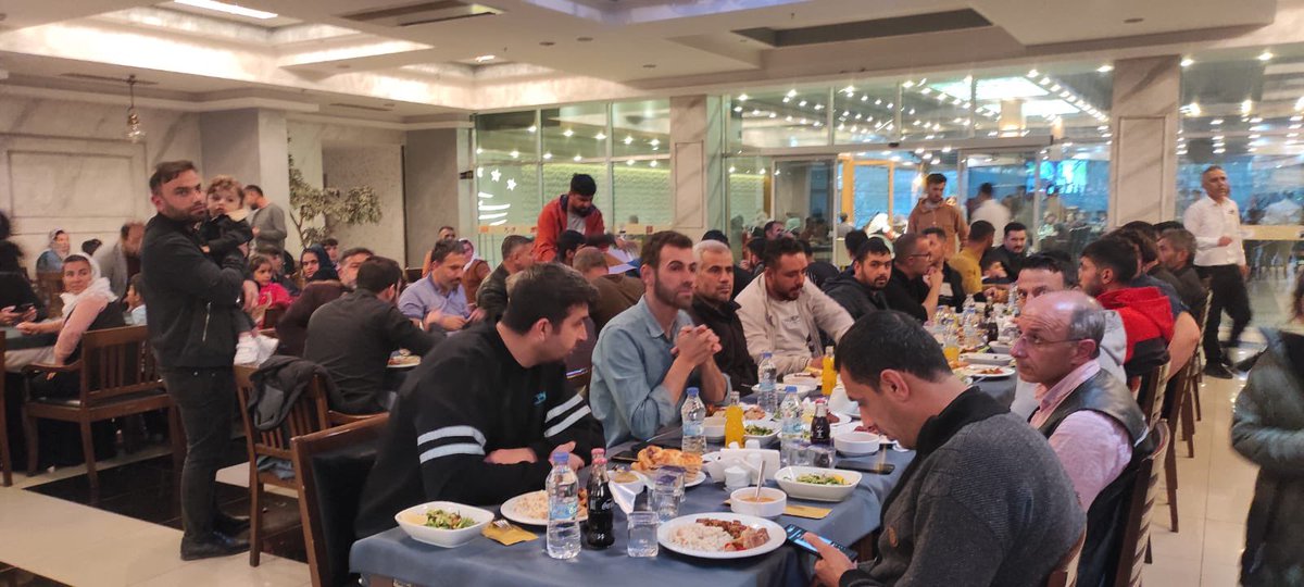 VakiflarGM's tweet photo. Hatay, Kütahya ve Şırnak'taki iftar sofralarımızda vakıf dostlarımızla bir arada olduk.

@HatayVakiflar 
@Vakiflarkutahya 
@BitlisVakiflar https://t.co/4jwwL413PC