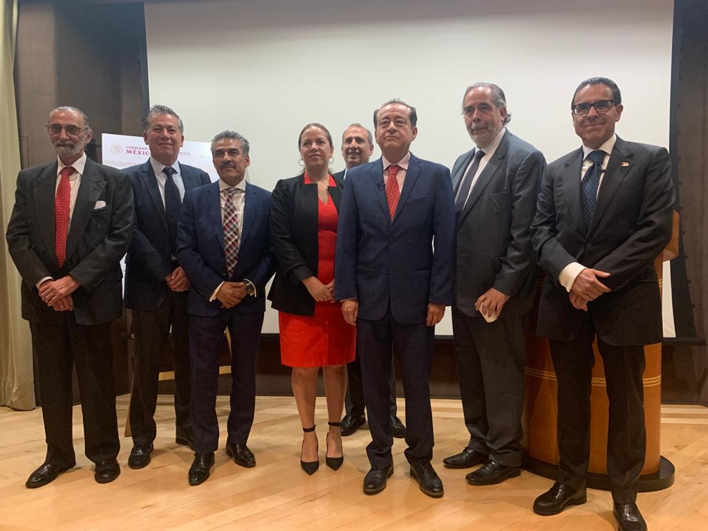 CondusefMX's tweet photo. #Comunicado @BancoAzteca, Afore Azteca y Seguros Azteca firman protocolo para adoptar los "Principios Básicos a Observarse en la Atención de las Personas Adultas Mayores en el Sector Financiero" de #CONDUSEF: https://t.co/hNPVJnVXCx https://t.co/1GW3H7n1qL