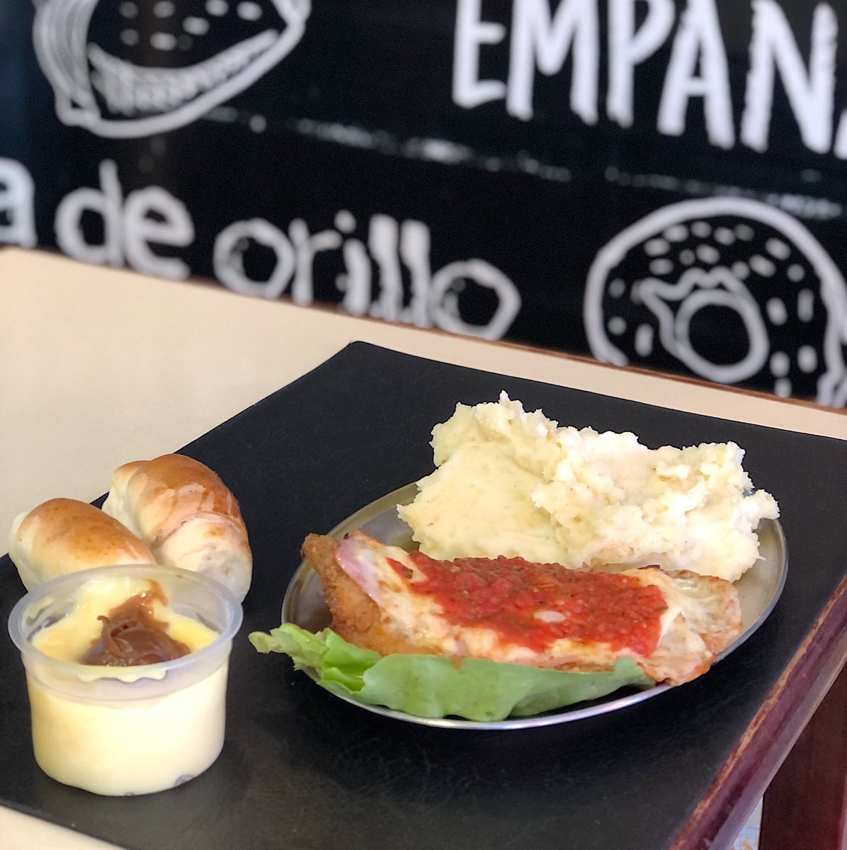 Adrian180568's tweet photo. @pizzeriaaltacho Menú "ejecutivo "
Milanesa a la napolitana con puré de papas,incluye pan(caserito) y postre. https://t.co/YPk8PEJxNf