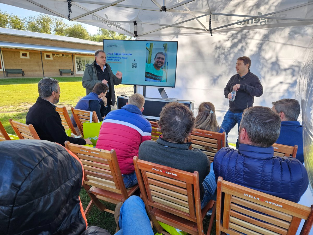 eugenia_bai's tweet photo. Desde Agricultura Digital invitamos a usuarios de la plataforma para compartir sus experiencias con los asistentes. Y #Cropwise dijo presente también en la experiencia de realidad Virtual 🙌. Gran jornada! Felicitaciones a los organizadores! @Syngenta_ar https://t.co/byIhIORlmY