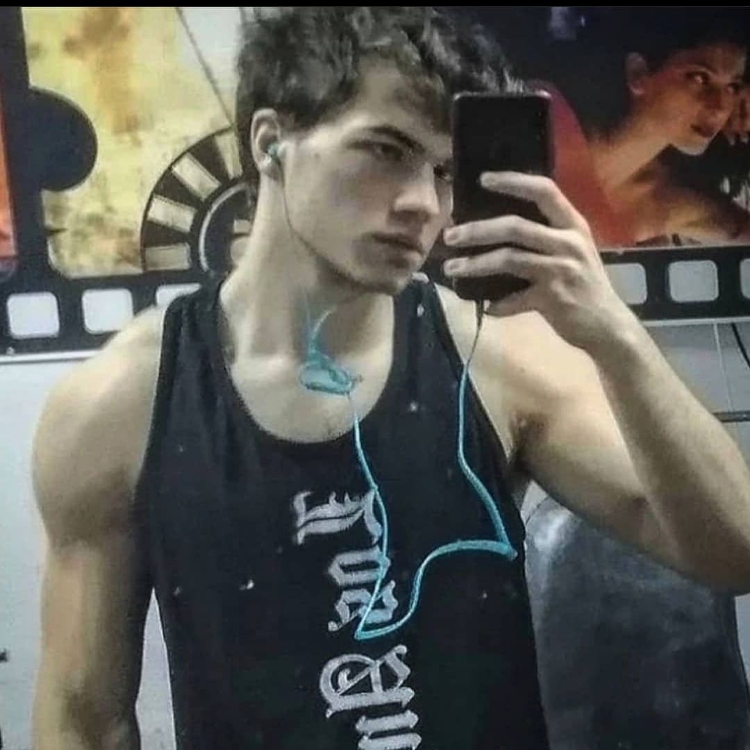 ElmoAndrewO's tweet photo. Retweet for a naked pic in DM https://t.co/cYB248mrio