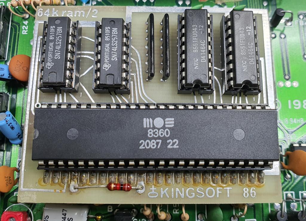 RetroWizzard's tweet image. In case you ever wondered.
This is what a 64Kb memory expansion for the #Commodore #C16 looked like in the 80s.
#RetroComputing #retrogaming #KingSoft.