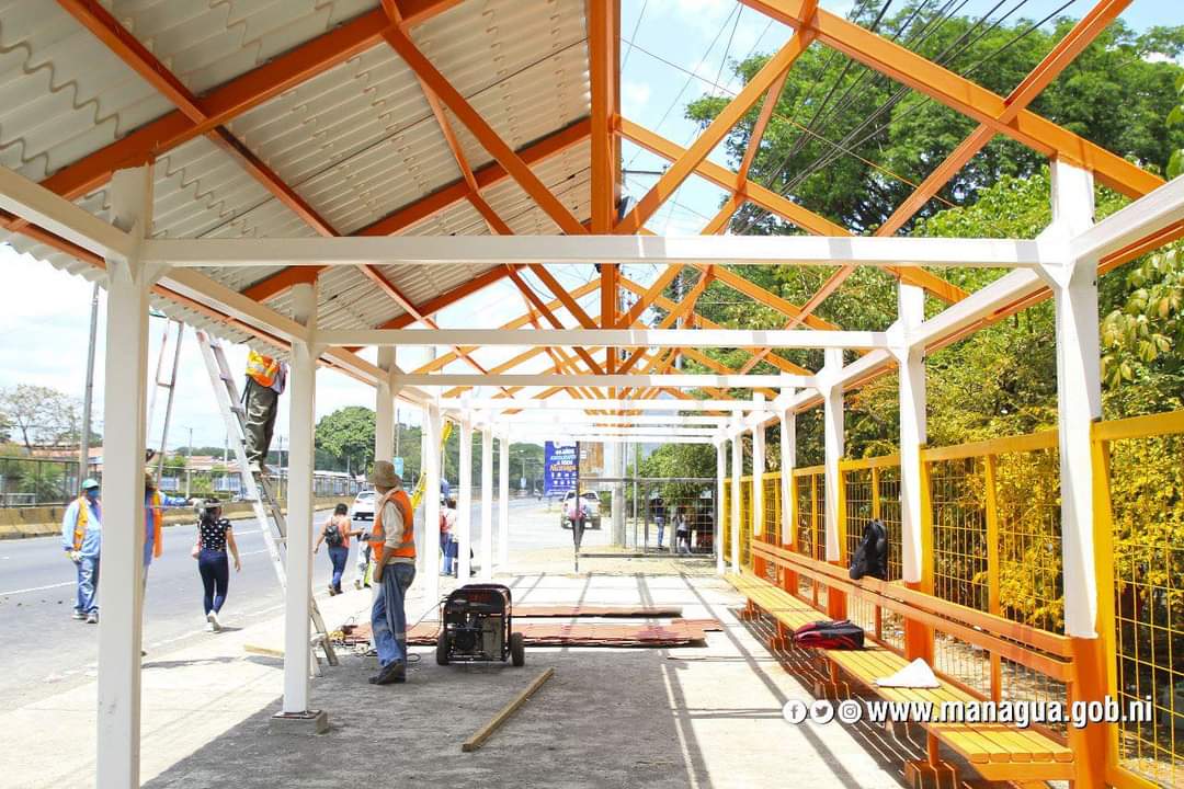 Nuevas Paradas de Buses realiza la Alcaldía de Managua en la entrada Principal a la Urbanización Flor, Kilómetro 11, Carretera Norte.
El objetivo de brindar mejor servicio a la Población que utiliza Transporte Urbano Colectivo
#UnidosEnVictorias
#LaPazNuestraVictoria
<a href="/siempre_mil/">DOS mil siempre</a>
