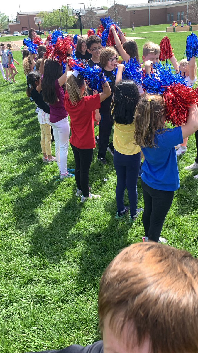 Perfect day to get the K-2 cheer club outside &amp; cheer on Pups running practice!  The tunnel was super fun!  💙❤️🚀 <a href="/SmokyRow1/">Smoky Row Elementary</a> <a href="/myccs/">Carmel Clay Schools</a> <a href="/CarmelHSCheer/">Carmel Cheerleading</a>