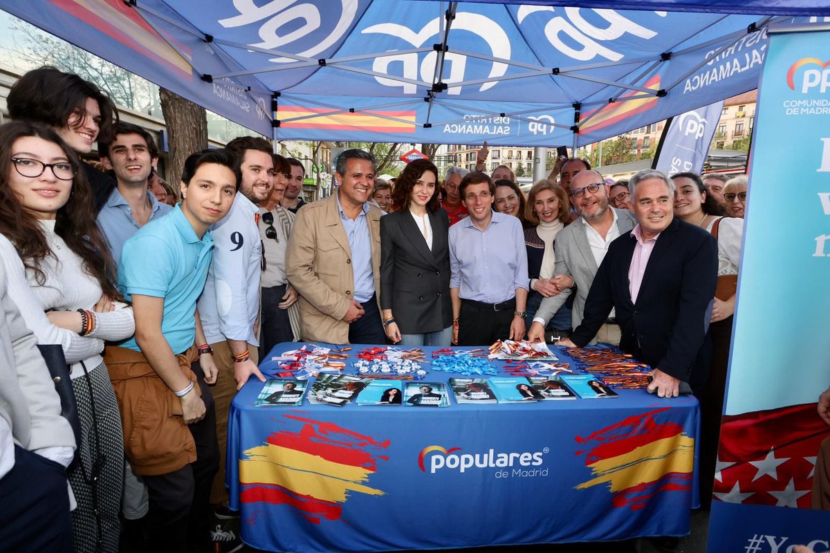 IdiazAyuso's tweet photo. La Caña de España vuelve con alegría a muchos bares. 

Hoy paseamos con los vecinos del distrito de Salamanca, tomando nota de propuestas y mejoras para este Madrid popular de todos. 

Queremos ganar con ganas. https://t.co/wms2w8mO2M