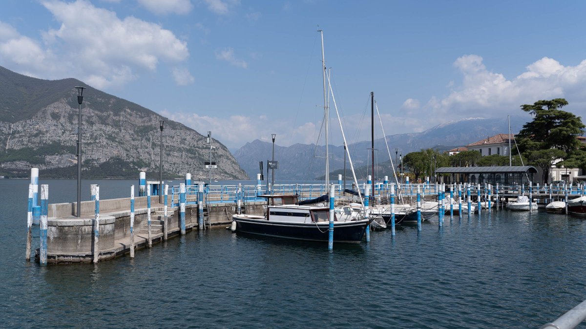 rossmackenzie's tweet photo. Walked from #Clusane to lakeside #Iseo before climbing up through vineyards to our latest hotel high above #LakeIseo #Walking #Italy https://t.co/ed7sS0HUVh