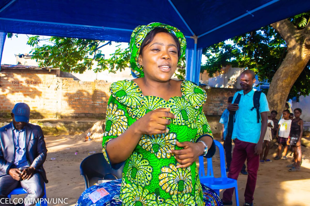 JeanEkila's tweet photo. UNC-MPN, Mobilisation et Propagande Nationale.
Kongo Central,le 17 avril 2023
Le bal était ouvert ds la cité d #Kindamba où elle a remis d pagnes à plus d 200 femmes,puis s'est est suivi l'étape d la cité d #Shell où une multitude d femmes ont reçu d pagnes https://t.co/C7GBFVc4w4