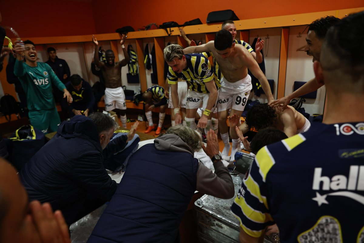 Fenerbahce's tweet photo. FE NER BAH ÇE! 🫶 https://t.co/2bwMDL4y13