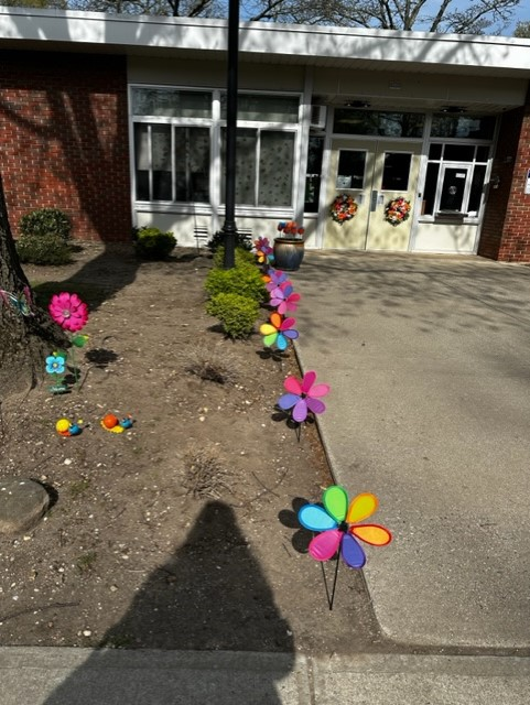 Locust School GC (@locustgc) on Twitter photo Thank you to our secret gardener that helped Spring arrive at Locust!!! Thank you to our secret gardener that helped Spring arrive at Locust!!!