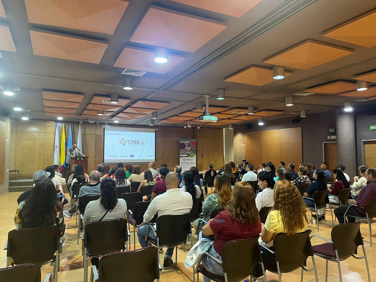CamaraMedellin's tweet photo. Durante 2022 el programa de Crecimiento Empresarial para la Formalización #CREEce ejecutó dos componentes. Hoy en nuestro Centro Empresarial Norte se realiza el evento de cierre de la segunda cohorte que impactó a 230 microempresarios de comercio y turismo https://t.co/kJfEgtSTm4