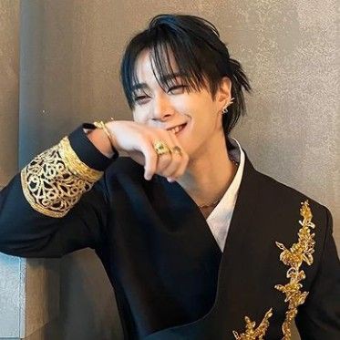 IRprotectBTS's tweet photo. Rest in peace Moonbin🖤🤍
#MOONBIN
 Astro https://t.co/4z3oeG4beG