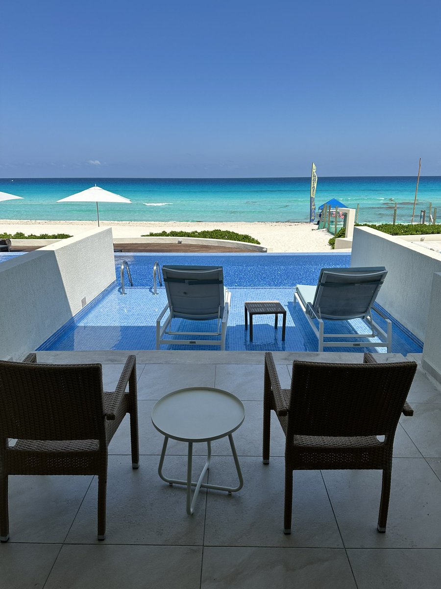 DigitalAFA's tweet photo. #relaxing for the weekend in #cancun Mexico. https://t.co/902i3bssz9