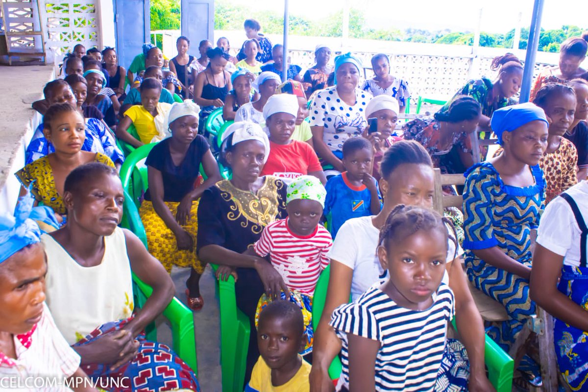 JeanEkila's tweet photo. UNC-MPN, Mobilisation et Propagande Nationale.
Kongo Central,le 17 avril 2023
Le bal était ouvert ds la cité d #Kindamba où elle a remis d pagnes à plus d 200 femmes,puis s'est est suivi l'étape d la cité d #Shell où une multitude d femmes ont reçu d pagnes https://t.co/C7GBFVc4w4
