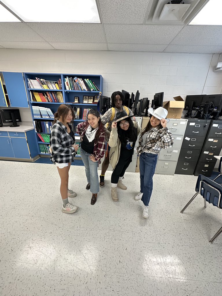 notsanh's tweet photo. #lancerspirit23
Howdy https://t.co/j8bMtsGa44