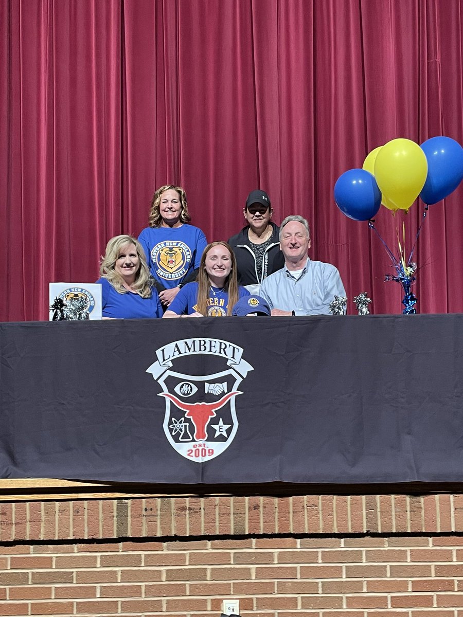 laneymelvinvb's tweet photo. Made it official today and signed to Western New England University! I am so excited for the next four years! Thank you God for this blessing as well as all the daily ones you provide me with! Go Bears! 💙💛 @WNEVolleyball https://t.co/Q9HXEGZYKG