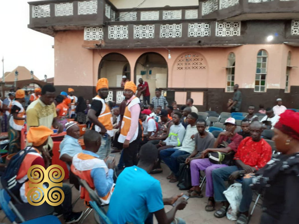 Prioritysols's tweet photo. Shots from the Orange sunakati activation in Makeni city.
Service delivered as expected.
#Bestagency
#Prioritysolutions https://t.co/FNvyWXvc0a
