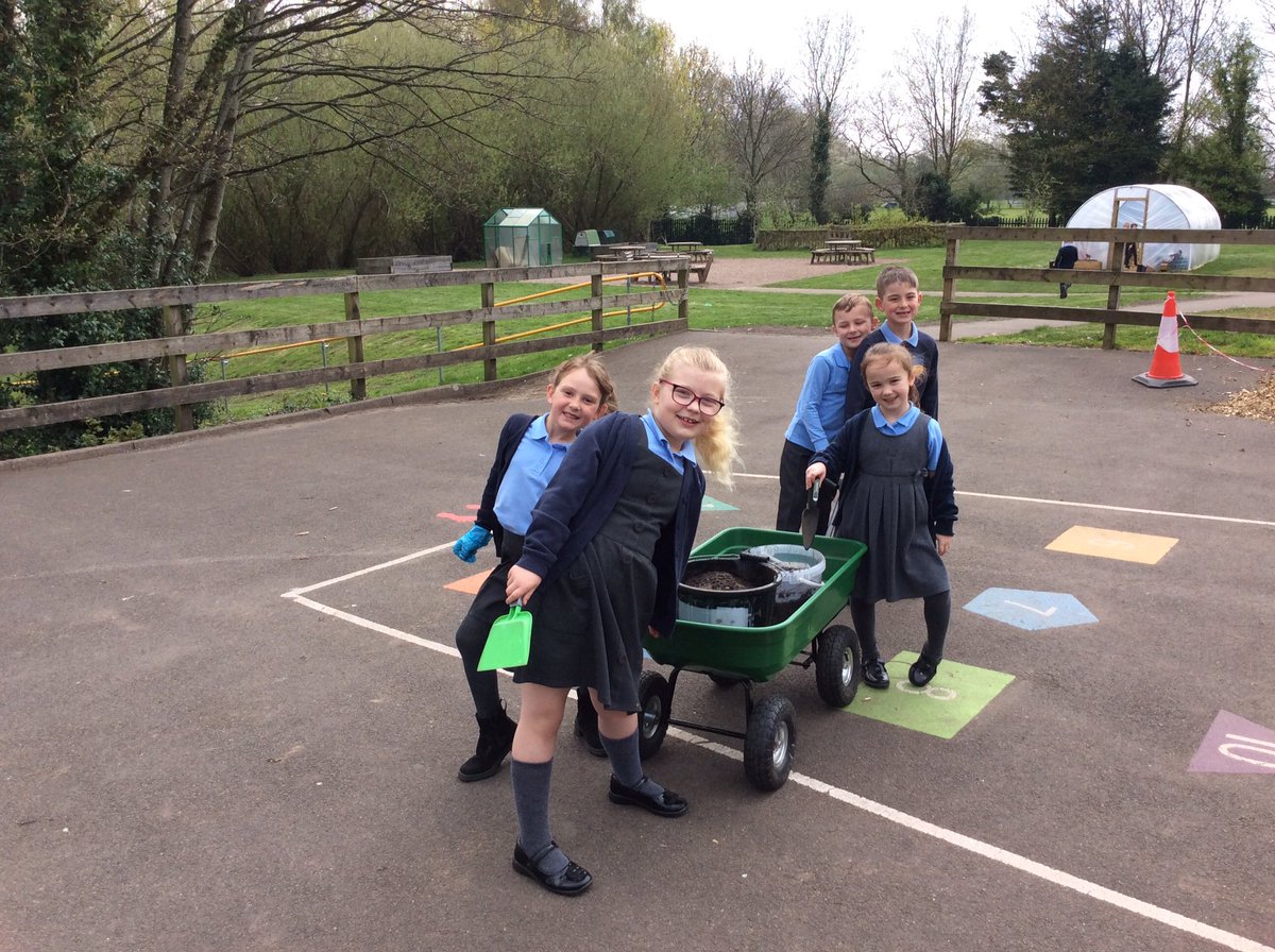 Griff_Y1's tweet photo. We got to use our brand new wheelbarrow today and had great fun. @Griff_Mrstaylor @KWT_Torfaen https://t.co/0OoGvZpA6F