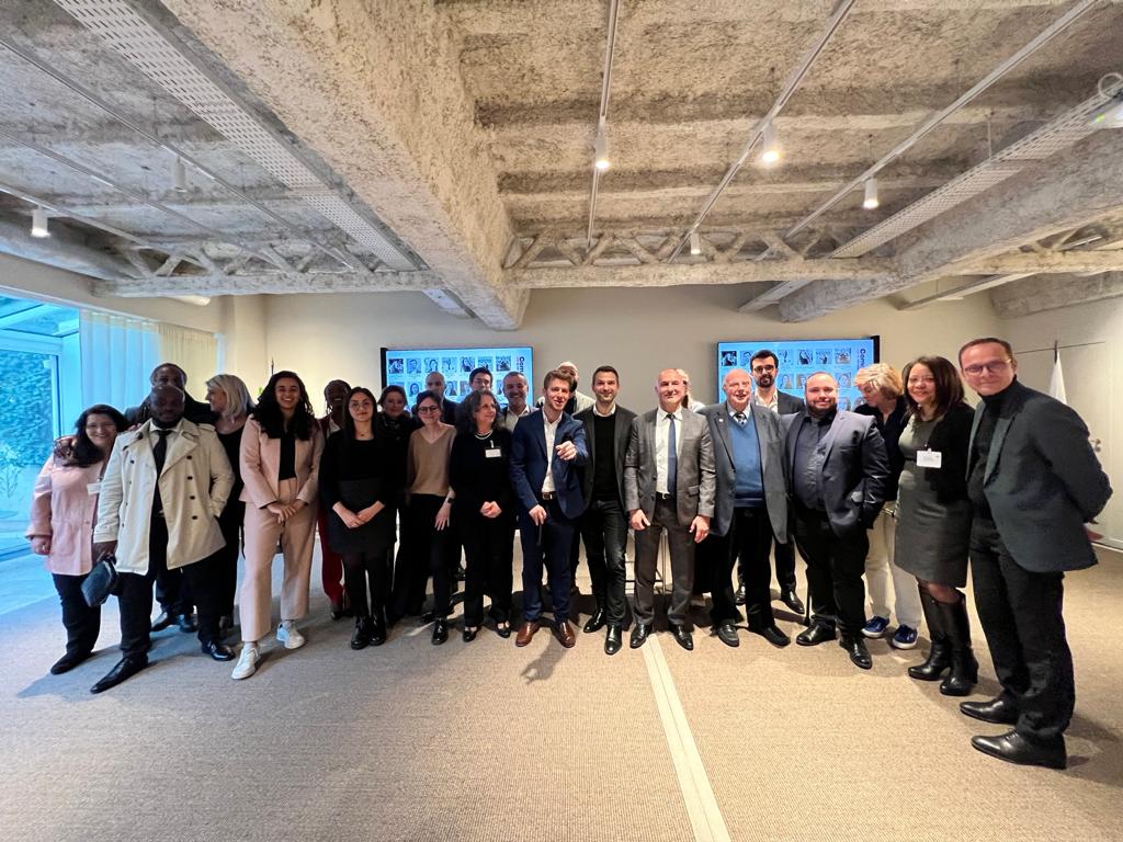 f_lesache's tweet photo. Ce soir autour de @PMartin2023 avec @bastbrunis @PaoWisecom pour la présentation du #Comex40 @Medef9394.

Nous réaffirmons notre engagement à faire émerger de nouveaux talents dans notre mouvement. L'action menée depuis 5 ans doit être poursuivie et amplifiée. https://t.co/y4Y2EThL28