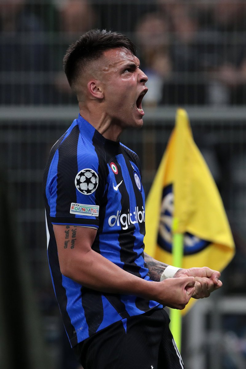 Inter_id's tweet photo. Bukan sembarang banteng! 🐂

#InterBenfica #UCL #ForzaInter https://t.co/rnfO5un2fo