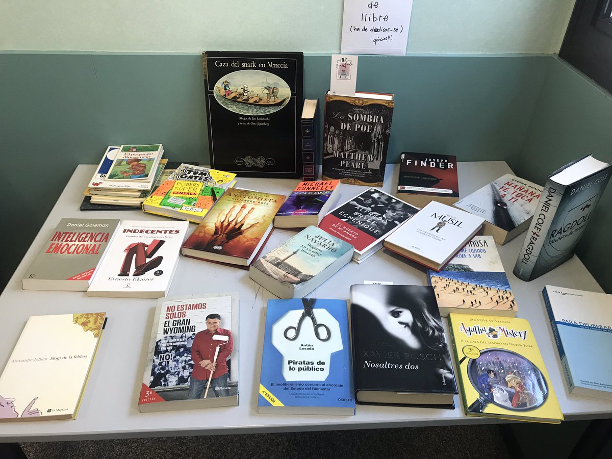 Pakijufe's tweet photo. Mireu quin goig fa la sala de professionals #Prat2 . Aprofitem aquestes dates per compartir espai, lectura, emocions i dedicatòries personalitzades. Fem Equip 💪🏻! @drivillafrias @cio_1974 @Emi_elPrat @NriaTuset1 @Coral_Barcelona @pat_aljo @elbauldepilarin https://t.co/rYVHF03RUl