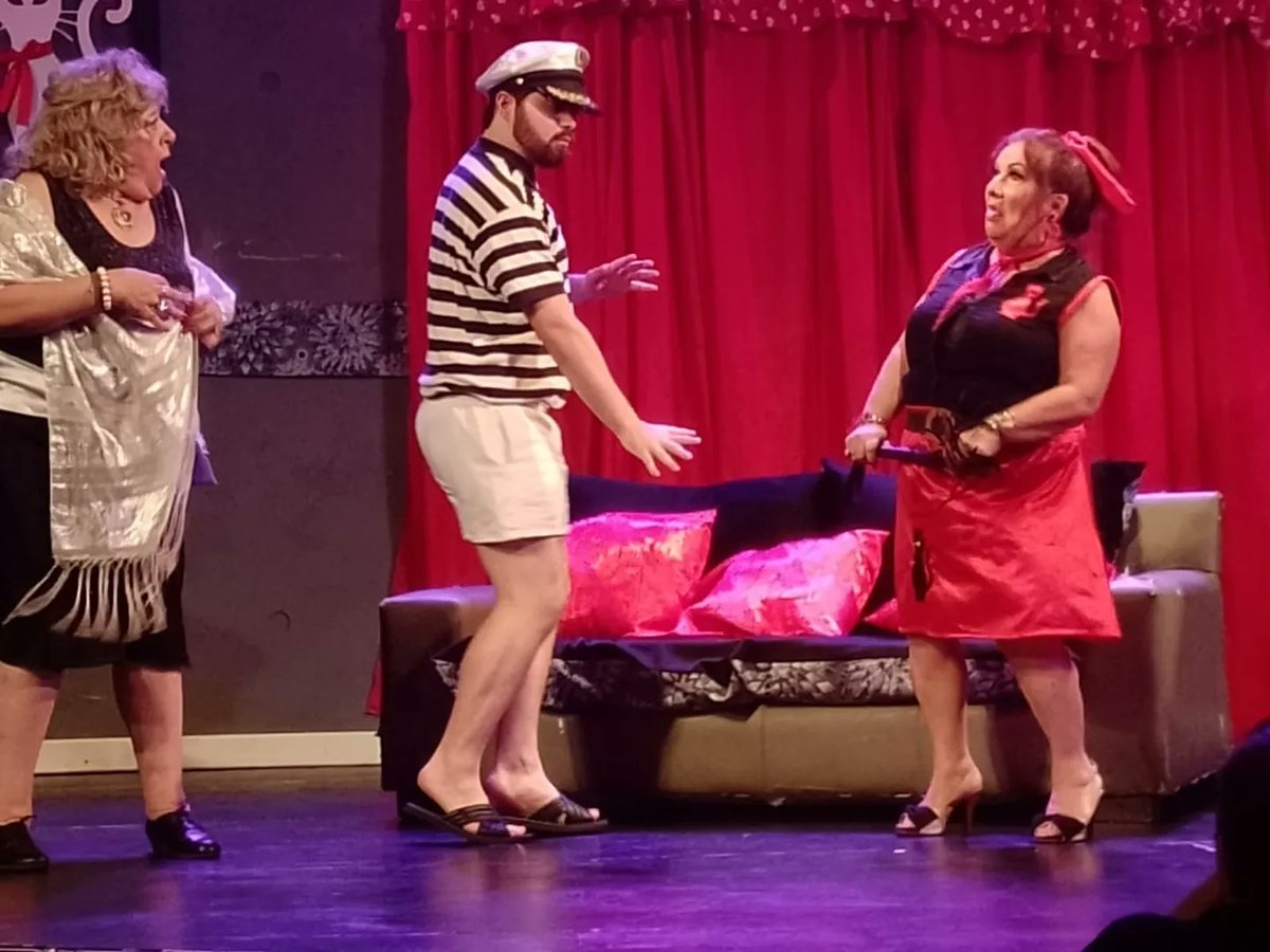 Que le pasa a la señora Ferriols? La dueña del Minino Galante no puede más. El viernes vení a ver La pulga en la oreja 20.30hs Multiescena teatro