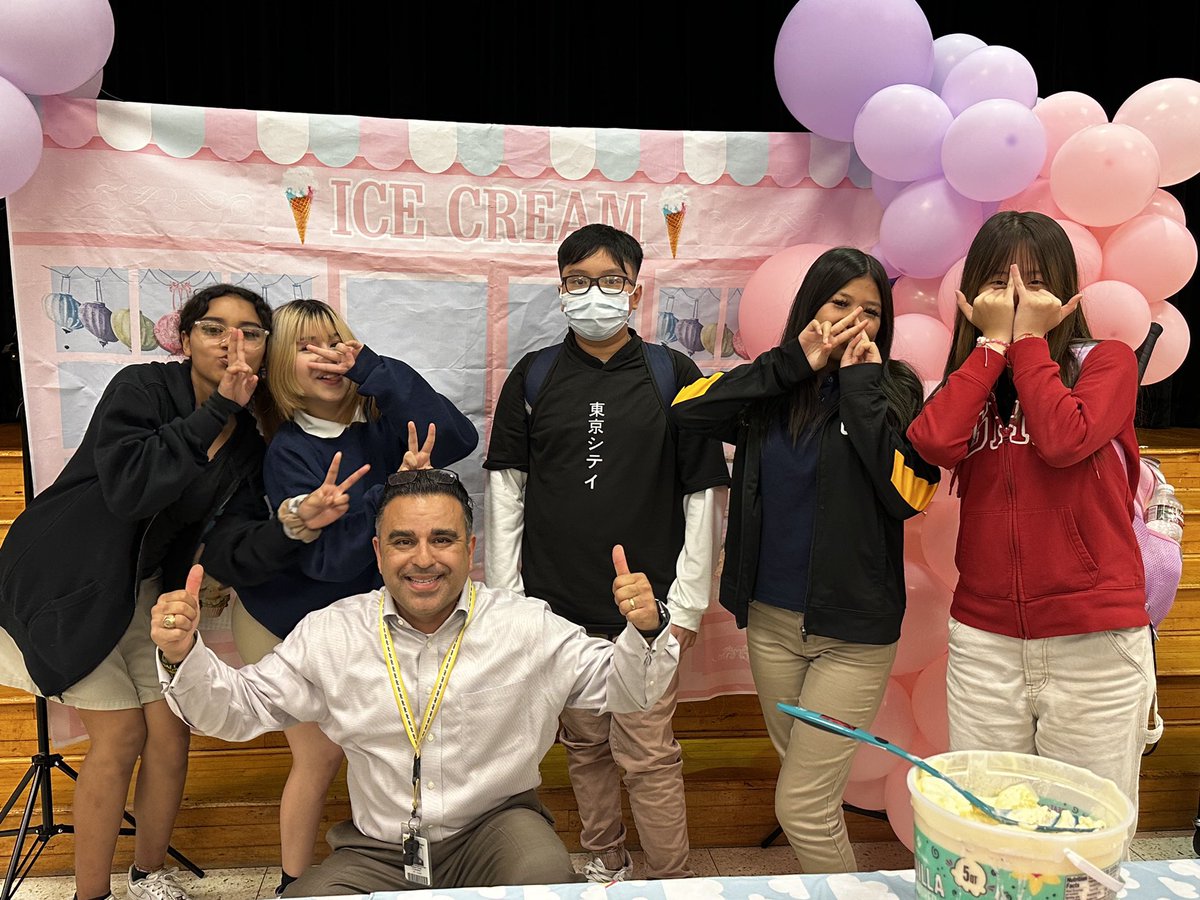 LeadWithLopez's tweet photo. Ice Cream Social was the mystery motivator for these Principal’s 100 Club winners!! #Iscream #youscream #weallscream #foricecream #purposepassionpride @AliefISD @alief_middle Thanks to @DrPGreenleaf and @MMrbracy for the decor! https://t.co/YAJUxHVKl9