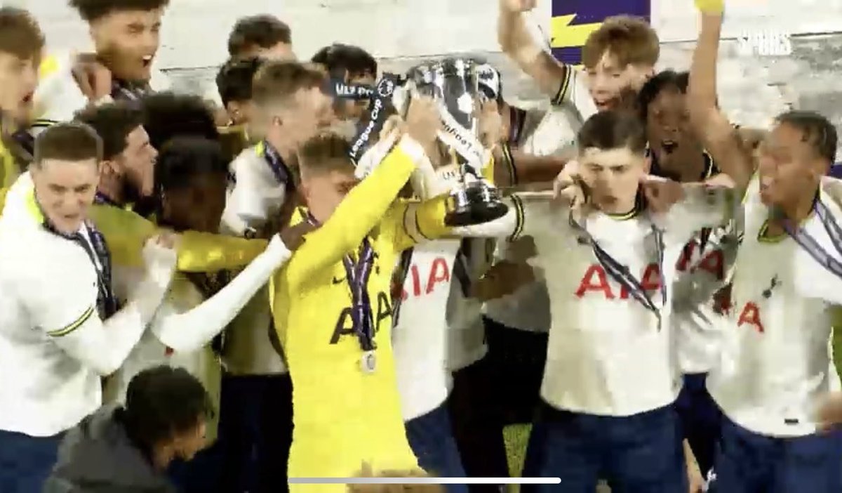 SpursPoland's tweet photo. Drużyna U17 wygrywa Puchar Premier League U17 🏆
Gratulacje dla młodych piłkarzy akademii Tottenhamu #coys #tottenham #polandspurs #spurs https://t.co/rItvuvI0mS